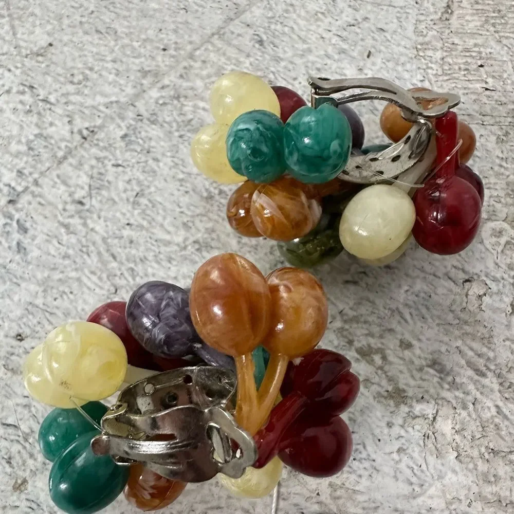 Vintage 40s/50s Molded Plastic Bubbles Clip On Earrings - Picture 7 of 7